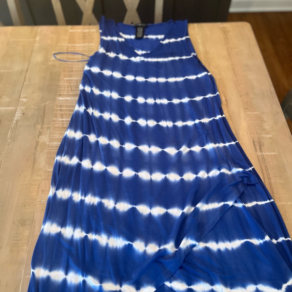 Design History Blue and White Tie-Dye V-Neck Maxi